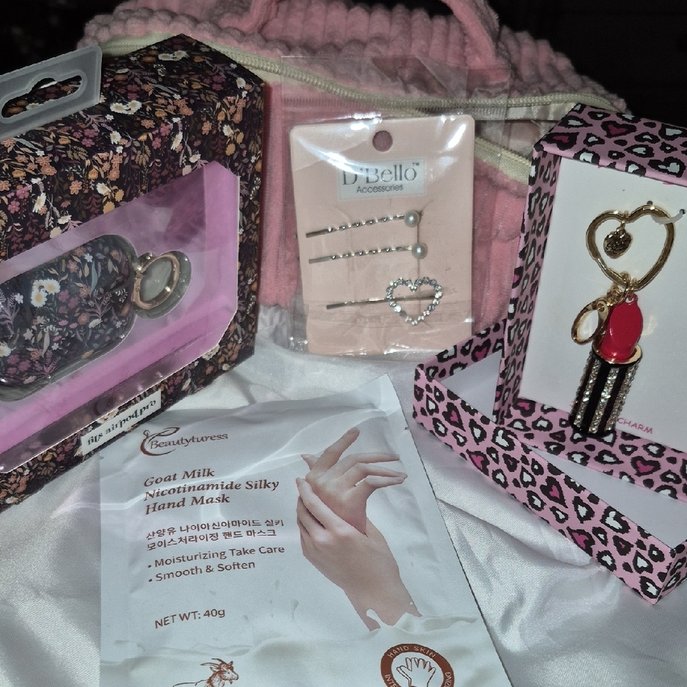 Betsey Johnson Pink and Black Key Holder Set